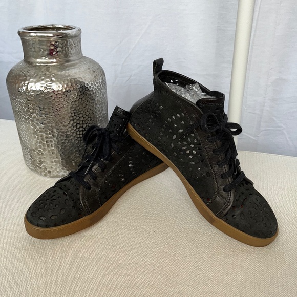 3.1 Phillip Lim Shoes - Black leather eyelet pattern sneaker-shoes by 3.1 Phillip Lim, size 39.